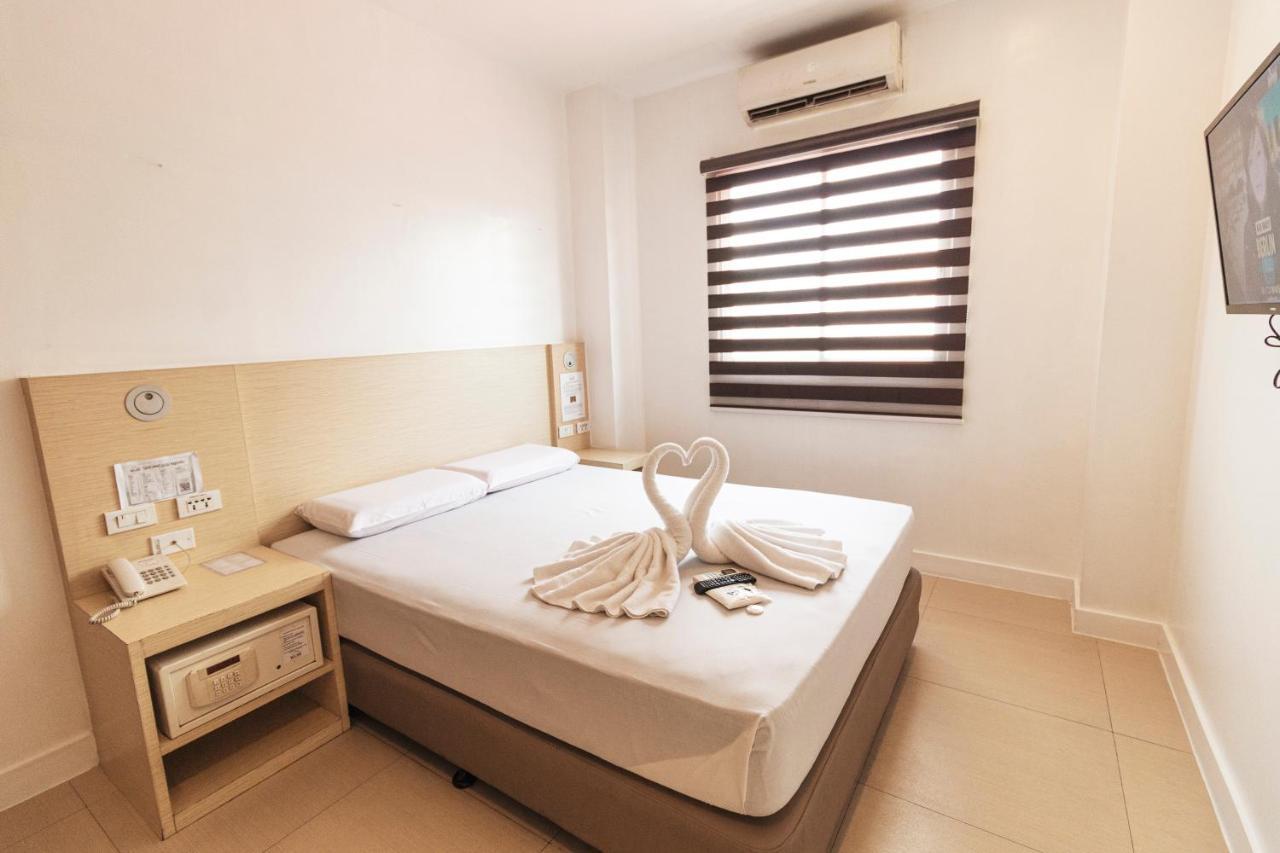 Wow Budget Hotel Cubao Quezon City Esterno foto