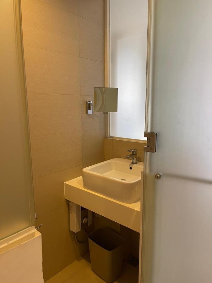 Wow Budget Hotel Cubao Quezon City Esterno foto