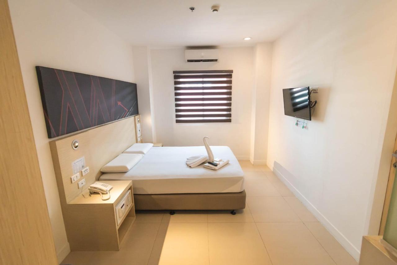 Wow Budget Hotel Cubao Quezon City Esterno foto