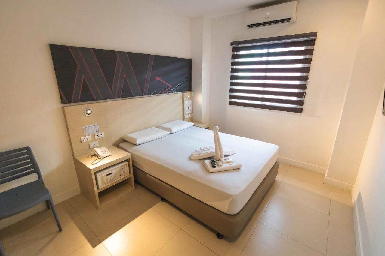 Wow Budget Hotel Cubao Quezon City Esterno foto
